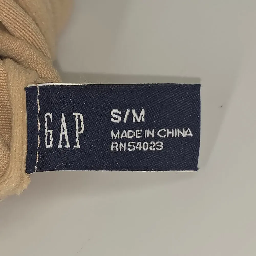 GAP WOMEN’S BUTTON‑TRIM STRETCH FLEECE GLOVES – NEUTRAL TAN – SMALL/MEDIUM